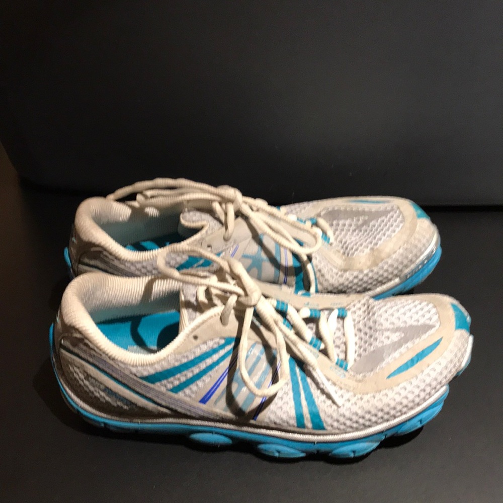 Brook’s shoes used- as is get a feee carbon38 bag